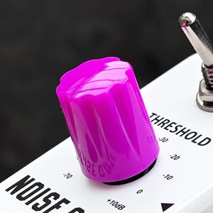 Hellvioletter fluoreszierender Neon-Davies-1900H-Encoder-Klonknopf