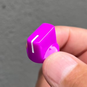 Heller violetter fluoreszierender Neon Knauf - Gitarren-Pedal etc - Davies 1510 Clone