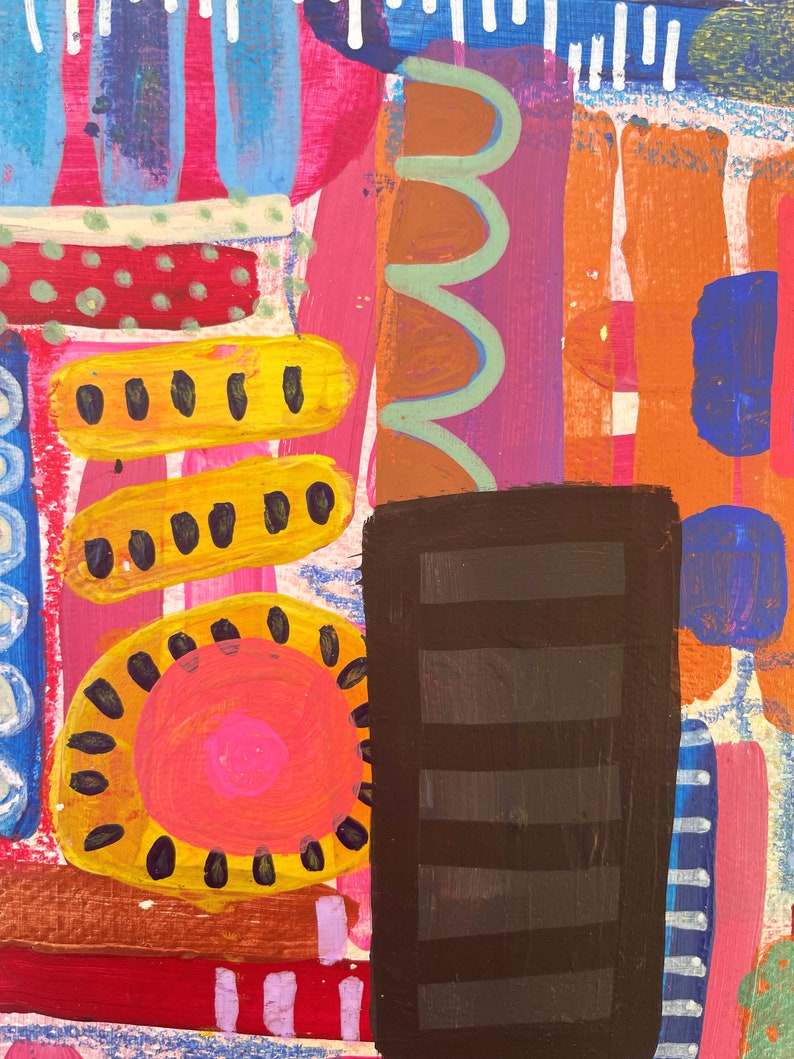 Puede incluir: Pintura abstracta con colores vivos y formas geom&eacute;tricas. La pintura presenta un gran rect&aacute;ngulo negro con rayas horizontales, rodeado de formas amarillas, rojas, azules y verdes.