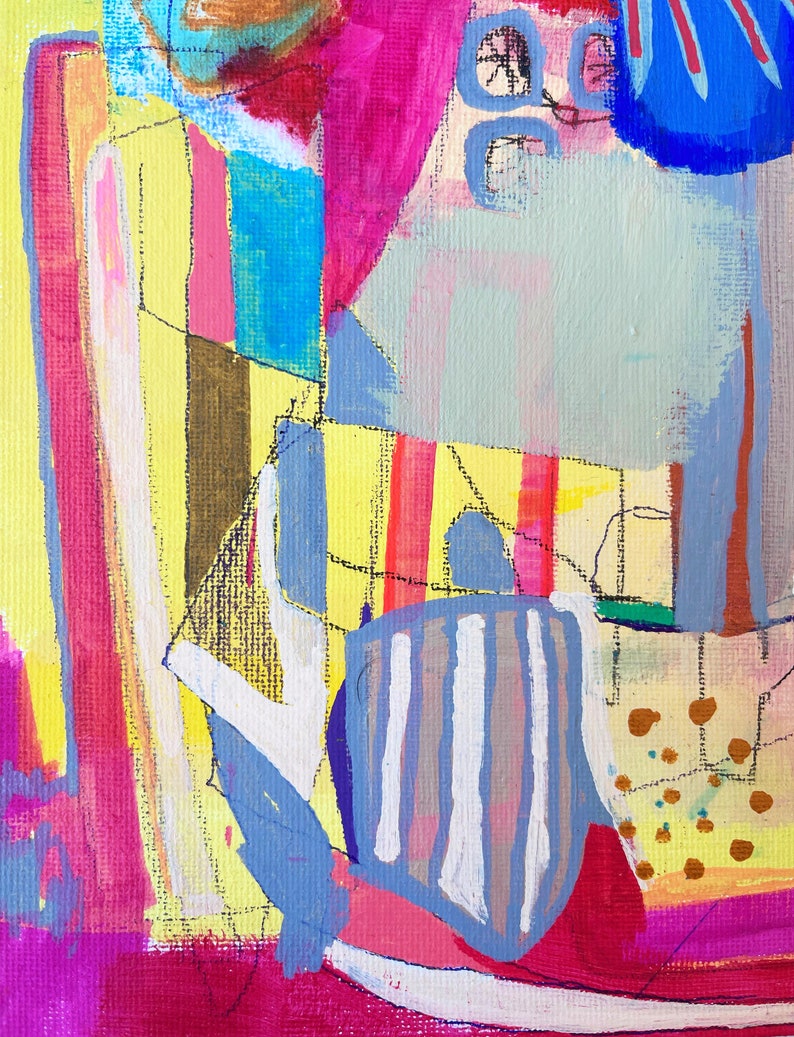 Op de afbeelding: Abstract schilderij met gedurfde streken in roze, geel, blauw en grijs. Het schilderij bevat geometrische vormen en lijnen, die een dynamische en energieke compositie cre&euml;ren.