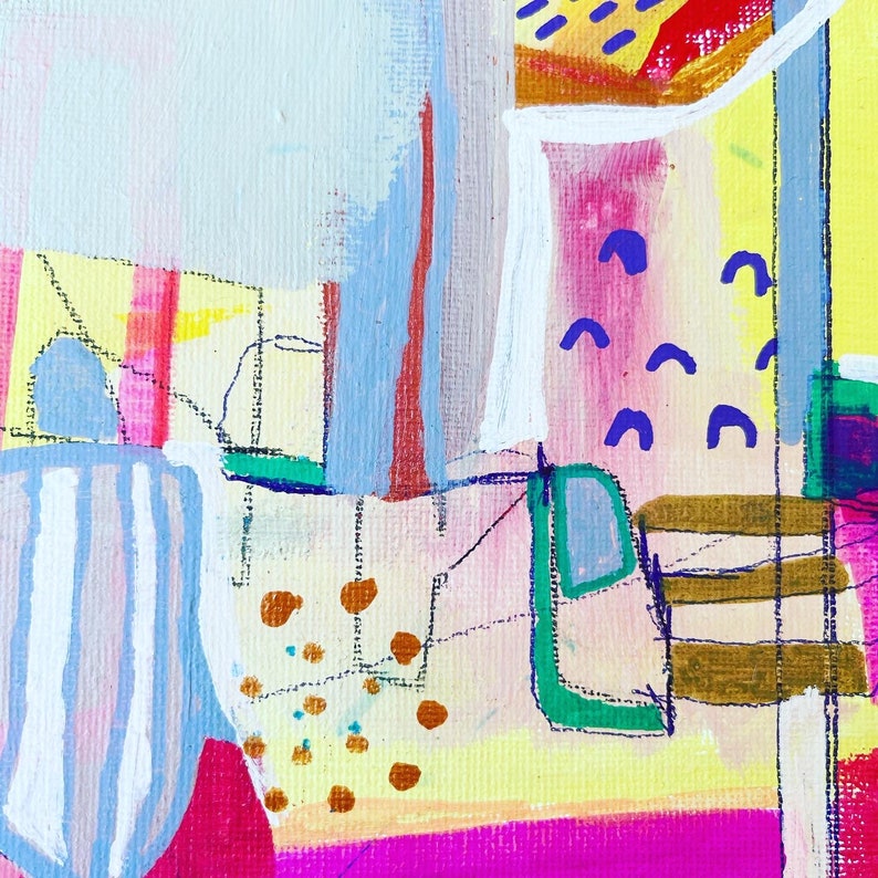 Op de afbeelding: Abstract schilderij met een kleurrijk geometrisch ontwerp. Het schilderij heeft een mix van felle kleuren, waaronder geel, roze, blauw, groen en bruin. Het schilderij is gemaakt met dikke penseelstreken en heeft een textuur.