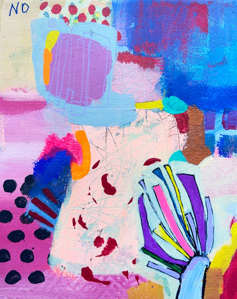 Pu&ograve; includere: Dipinto astratto con uno schema di colori rosa, blu e giallo. Il dipinto presenta una variet&agrave; di forme e linee, tra cui una grande forma viola al centro. La parola "NO" &egrave; scritta in blu nell'angolo in alto a sinistra.