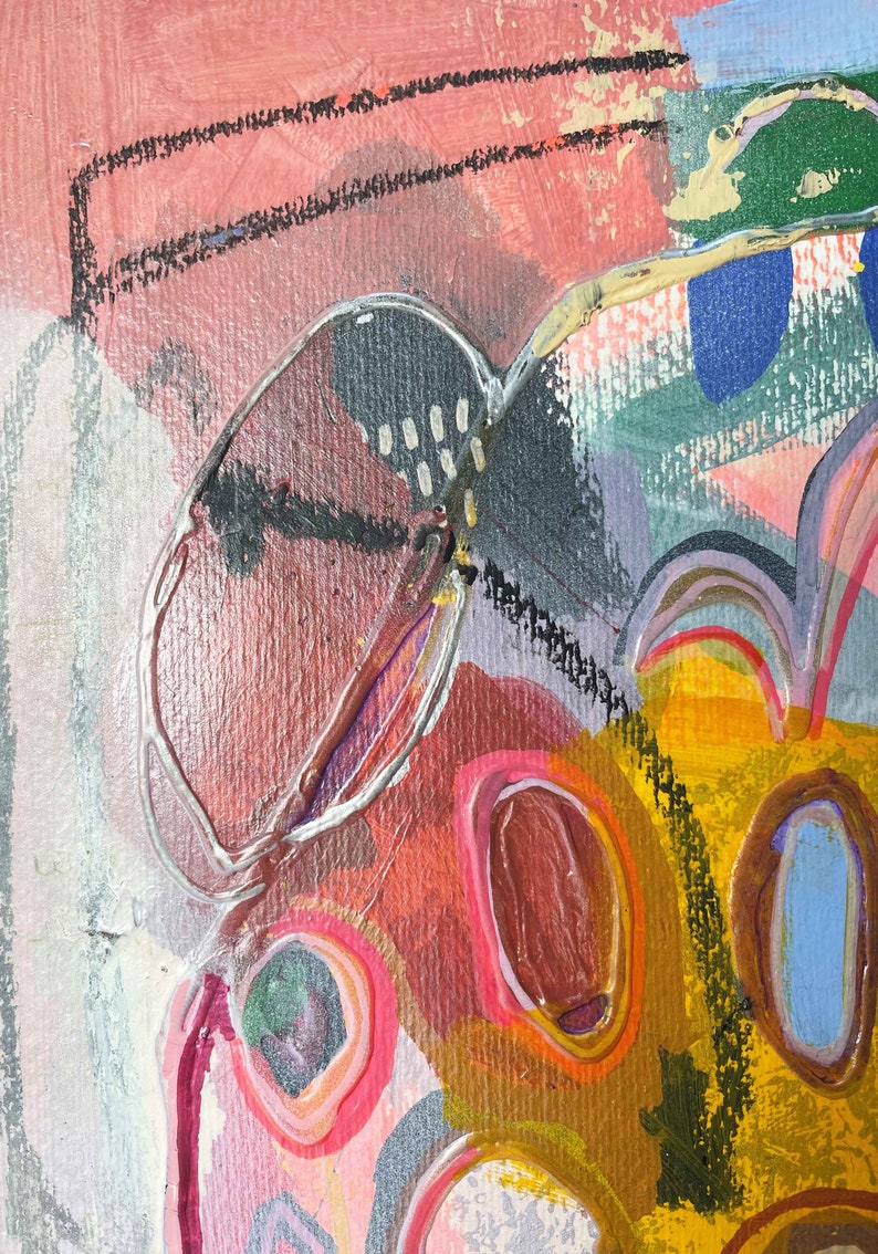 Puede incluir: Pintura abstracta con una mezcla de colores que incluyen rosa, rojo, amarillo, azul, verde y negro. La pintura presenta una variedad de formas y texturas, incluyendo c&iacute;rculos, &oacute;valos y l&iacute;neas.
