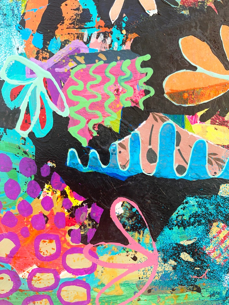 Puede incluir: Pintura abstracta con fondo negro y formas coloridas, incluyendo rosa, verde, azul, naranja y morado. Las formas est&aacute;n superpuestas y se superponen, creando una sensaci&oacute;n de profundidad y movimiento.