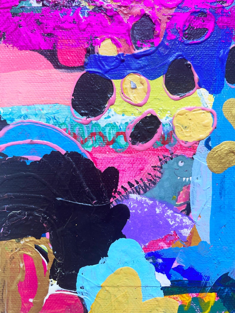 Pode incluir: Uma pintura abstrata com um design colorido e em camadas. A pintura apresenta uma variedade de formas, incluindo c&iacute;rculos, ovais e espirais. As cores usadas na pintura s&atilde;o brilhantes e vibrantes, incluindo rosa, azul, amarelo e verde. A pintura &eacute; feita em um estilo solto e expressivo.