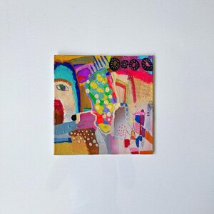 Puede incluir: Pintura abstracta con un dise&ntilde;o colorido y en capas. La pintura presenta una variedad de formas, l&iacute;neas y texturas, incluyendo c&iacute;rculos, puntos y remolinos. Los colores son brillantes y vibrantes, incluyendo rosa, azul, verde, amarillo y naranja.