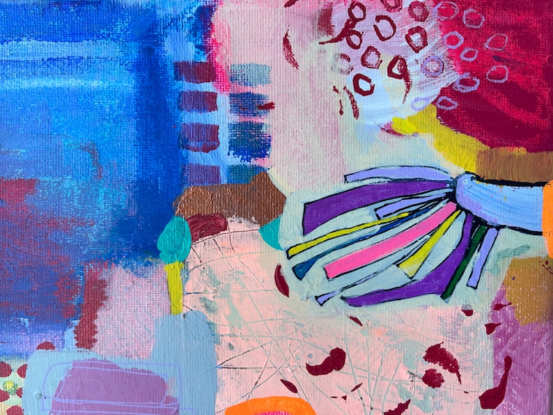 Pu&ograve; includere: Dipinto astratto con una miscela di colori, tra cui blu, rosa, viola, giallo e rosso. Il dipinto presenta una variet&agrave; di forme e texture.