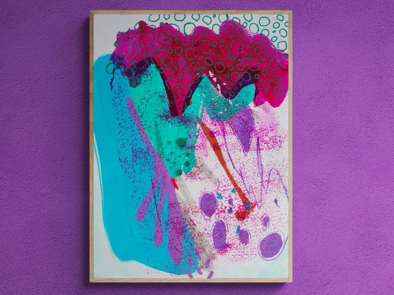 Peut inclure: Peinture abstraite aux couleurs rose, bleu et violet. La peinture pr&eacute;sente une grande forme rose avec des cercles verts et une forme bleue et violette avec un effet de projection.