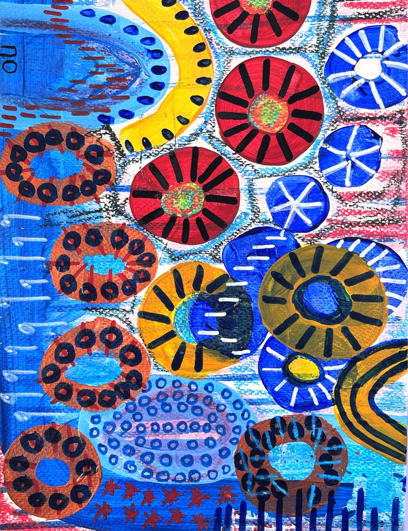 Pu&ograve; includere: Dipinto astratto con un design colorato che presenta cerchi, punti e linee in tonalit&agrave; di blu, rosso, giallo, arancione e bianco.