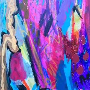 Puede incluir: Pintura abstracta con colores vibrantes, incluyendo rosa, morado, azul y dorado. La pintura tiene una superficie texturizada y presenta una variedad de pinceladas y formas. La palabra "NO" est&aacute; escrita en pintura dorada en la esquina inferior izquierda.