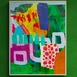 Puede incluir: Pintura abstracta sobre lienzo con una mezcla de colores brillantes, incluyendo rosa, azul, verde, amarillo y naranja. La pintura presenta formas geom&eacute;tricas y un elemento de collage con lunares rosas.