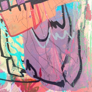 Peut inclure: Peinture abstraite avec des lignes noires audacieuses, de la peinture rose, jaune et bleue, et le mot "NO" en peinture brune.