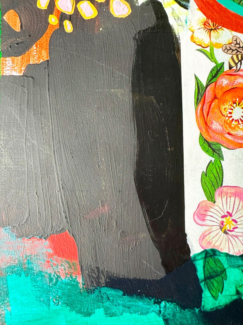 Pode incluir: Pintura abstrata com tinta preta, laranja, verde e branca. A pintura tem uma superf&iacute;cie texturizada e um padr&atilde;o floral.