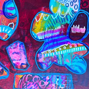 K&ouml;nnte beinhalten: Abstraktes Gem&auml;lde mit rotem Hintergrund und bunten Formen. Die Formen sind in Blau umrandet und mit verschiedenen Farben gef&uuml;llt, darunter Pink, Lila, Blau, Gr&uuml;n, Gelb und Wei&szlig;. Die Formen sind &uuml;bereinander geschichtet und erzeugen so ein Gef&uuml;hl von Tiefe und Dimension.