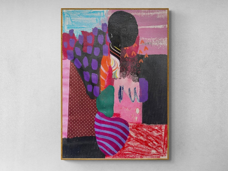 K&ouml;nnte beinhalten: Ein rechteckiges abstraktes Gem&auml;lde mit einer Collage aus Texturen und Farben, darunter ein gro&szlig;er schwarzer Kreis, violette rechteckige Formen, eine gr&uuml;ne organische Form und eine violett-blau gestreifte Form, gerahmt in einem d&uuml;nnen Goldrand.
