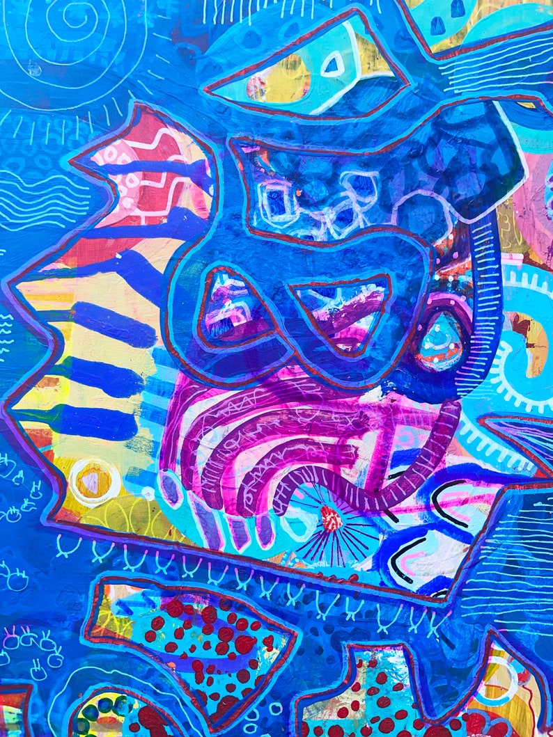 K&ouml;nnte beinhalten: Abstraktes Gem&auml;lde in den Farben Blau, Gelb, Rosa und Wei&szlig;. Das Gem&auml;lde zeigt eine Vielzahl von Formen und Linien, darunter Kreise, Quadrate und Dreiecke. Das Gem&auml;lde ist in einem k&uuml;hnen und ausdrucksstarken Stil gehalten.