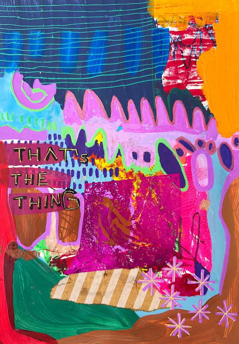 Puede incluir: Pintura abstracta con un esquema de color rosa, morado, azul, verde y naranja. La pintura presenta una variedad de formas y texturas, incluyendo rayas, puntos y remolinos. El texto "THAT'S THE THING" est&aacute; escrito en letras doradas sobre un fondo marr&oacute;n.