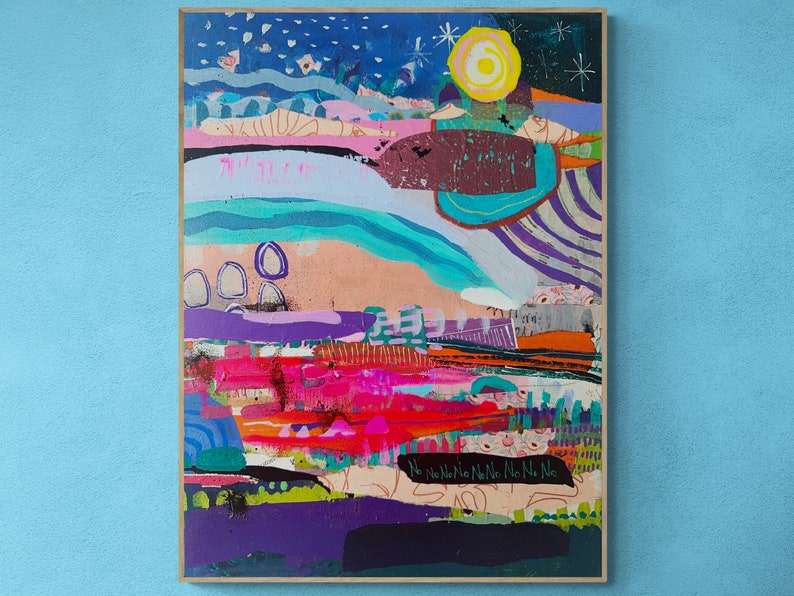 Puede incluir: Pintura abstracta con un dise&ntilde;o colorido en capas. La pintura presenta una variedad de formas, l&iacute;neas y texturas, incluyendo c&iacute;rculos, rayas y remolinos. Los colores son brillantes y vibrantes, incluyendo rosa, azul, verde, naranja y morado. La pintura est&aacute; enmarcada en un marco de madera.