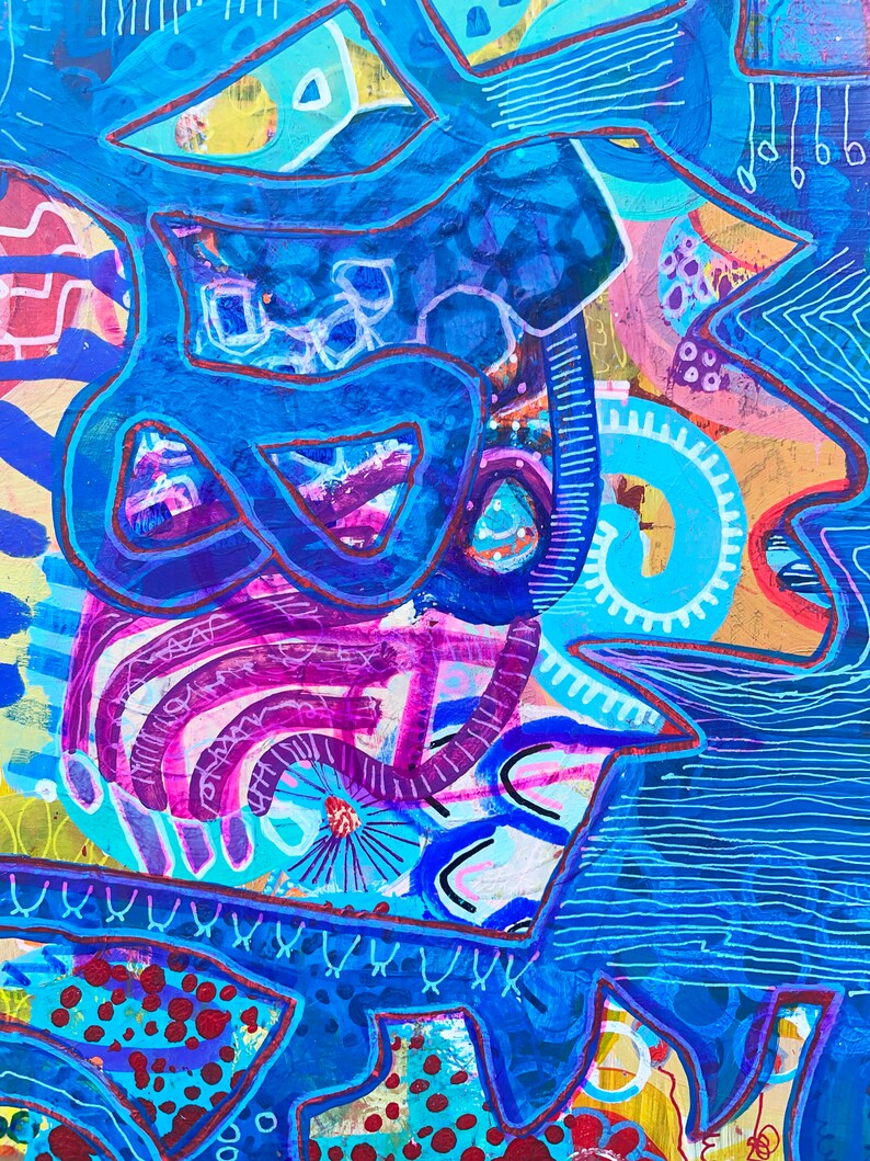 K&ouml;nnte beinhalten: Abstraktes Gem&auml;lde mit blauem Hintergrund und bunten Formen, Linien und Punkten. Das Gem&auml;lde zeigt eine Vielzahl von Farben, darunter Blau, Rosa, Lila, Gelb und Wei&szlig;.