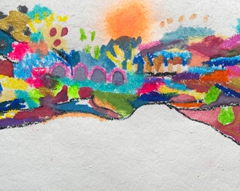 Könnte beinhalten: Abstrakte Malerei mit einer farbenfrohen Landschaftsszene. Das Gemälde zeigt eine Vielzahl von Farben, darunter Pink, Blau, Grün, Gelb und Orange. Das Gemälde ist auf weißem Hintergrund ausgeführt.