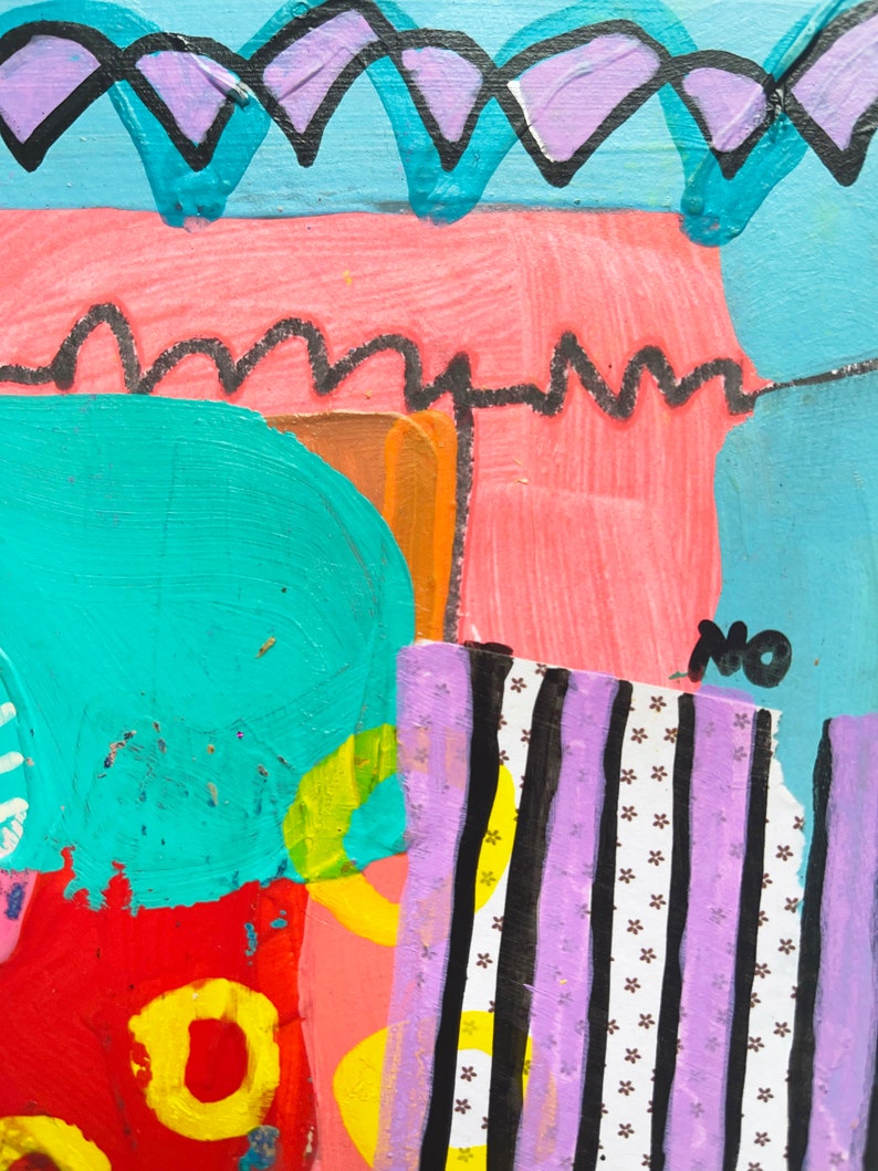 Pu&ograve; includere: Dipinto astratto con una miscela di colori vivaci, tra cui rosa, blu, turchese, giallo e rosso. Il dipinto presenta una variet&agrave; di forme e texture, tra cui strisce, cerchi e zig zag. La parola "NO" &egrave; scritta in vernice nera sul lato destro del dipinto.