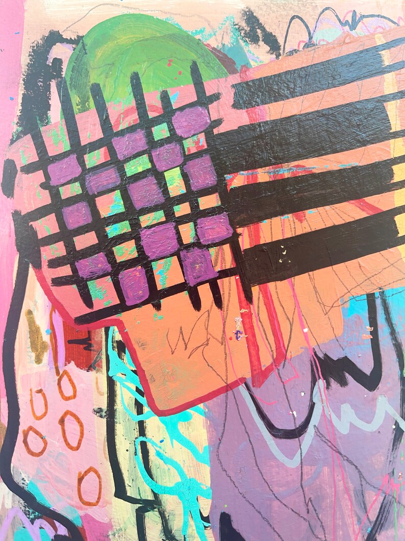 Peut inclure: Peinture abstraite avec un motif de grille en noir et violet, superpos&eacute; sur un fond rose et orange. La peinture pr&eacute;sente une vari&eacute;t&eacute; de textures et de coups de pinceau, cr&eacute;ant une composition dynamique et &eacute;nergique.