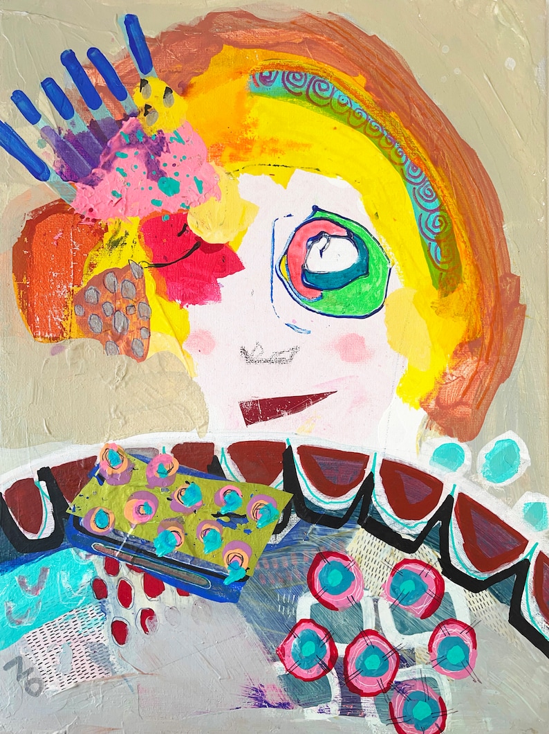 K&ouml;nnte beinhalten: Abstrakte Acrylmalerei einer skurrilen Figur mit einem gro&szlig;en Auge und bunten Haaren. Das Kunstwerk zeigt eine Palette leuchtender Farben, darunter Gelb, Rosa, Blau und Gr&uuml;n. Die Figur hat eine Krone und einen gemusterten Kragen.