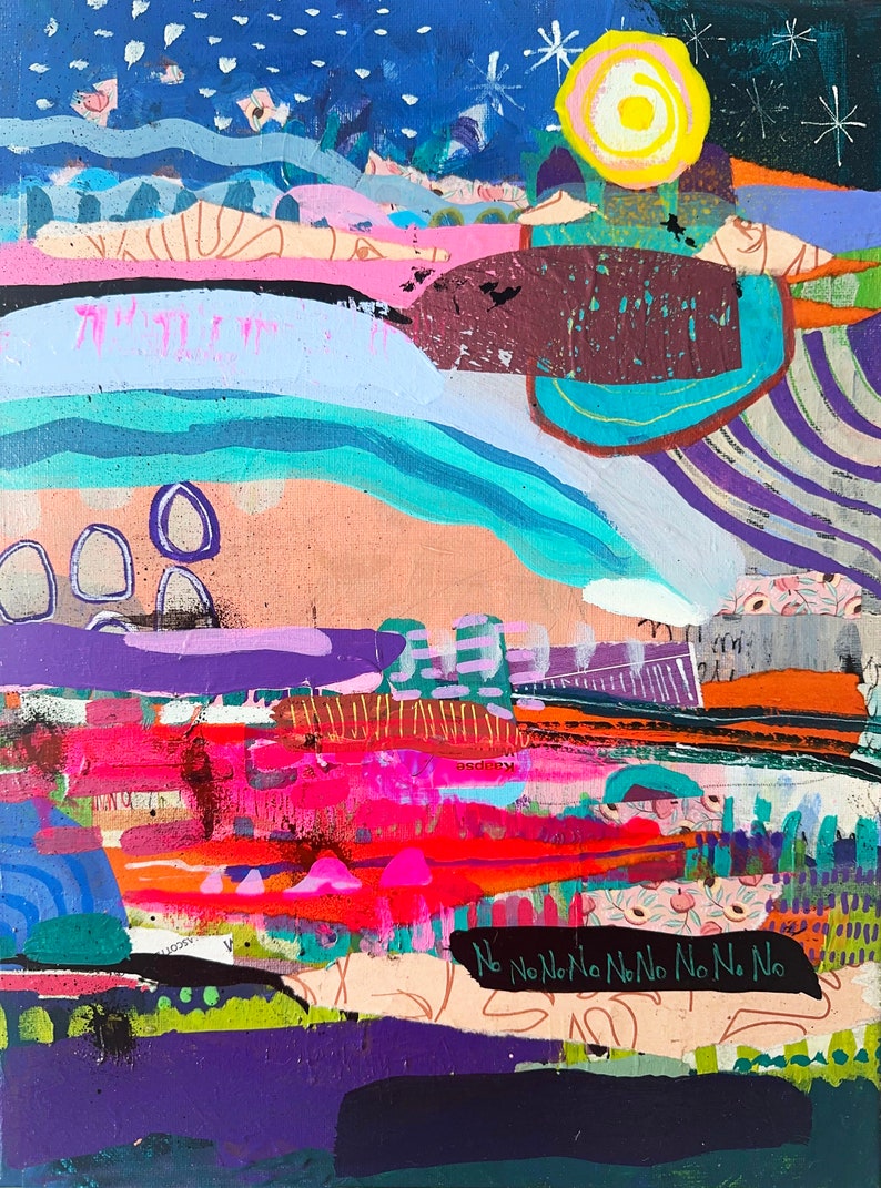Puede incluir: Pintura abstracta con un paisaje en capas de colores. La pintura presenta un sol amarillo brillante, un cielo azul con estrellas blancas y una variedad de colores, incluyendo rosa, morado, naranja, verde y azul. El texto "No No No No No No No No" est&aacute; escrito en negro en la parte inferior de la pintura.
