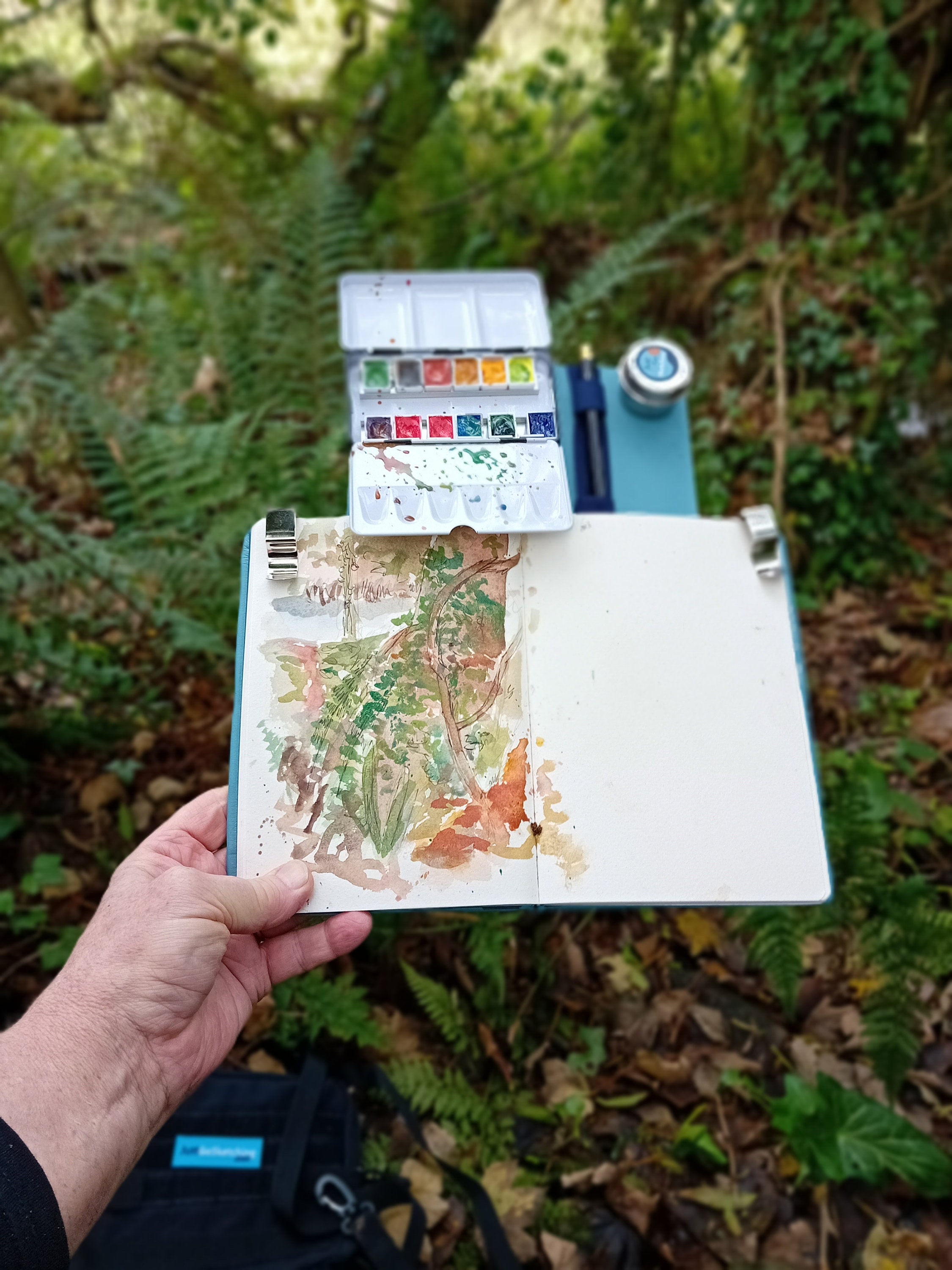 8x6 ins (12 half pans) JustGoSketching kit | 40 pages 8x6ins  sketchbook | Optional case