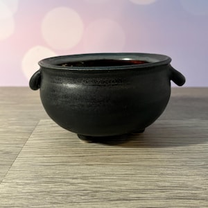 Mini Cauldron | Halloween decor | Handmade pottery | Candy dish | Candy bowl | Witchy decor | Tiny dish