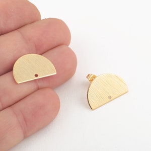 24k Gold Plated D Shaped Earring, Textured Moon Stud Earrings, D Shaped Earring Connector, Jewelry Supplier, DIY Jewelry, 1 Pair, KP-434