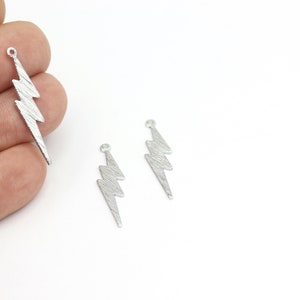 Rhodinierte Blitz Charms, Messing Blitz Ohrringe, Texturierte Blitz Ohrringe Charms, SchmuckLieferant, 2Stk (8x35mm), SLV-430