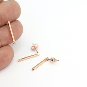 Roséguldpläterade örhängen med stav, stiftörhängen, roséguldpläterade fyrkantiga örhängen, miniörhängen med stav, pinneörhängen, 2 st, KP-357