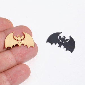 Fierce Bat Charm, Angry Bat Pendant, Halloween Jewelry Component, Spooky Gold Charm for Earrings & Necklaces, DIY Jewelry Making, LZ-3327-8