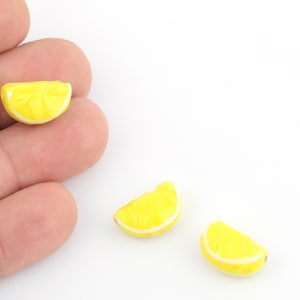 11x18mm Hand Made Murano Glass Lemon Beads, Murano lemon Beads, Tiny Lemon Murano Glass Charms, Murano Glass Findings, 1 Pcs,  GEM-247