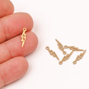 6 Stück Messing Blitz Anhänger, Mini Blitz Anhänger, geometrische Blitz Schmuck, himmlische Anhänger, Energie Schmuck liefert, LZ-622-3