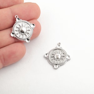 Rhodium überzogene Sonnenanhänger, Sonnenmedaillon, himmlische Schmuckanhänger, Vintage-Sonnenanhänger, handgemachte Halskettenversorgung, DIY-Herstellung, SLV-653