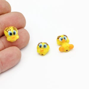 Cuentas de cristal de Murano hechas a mano con forma de pájaro amarillo, cuentas de cristal con forma de pájaro de dibujos animados para joyería, cuentas de estilo pájaro amarillo para proyectos de bricolaje, GEM-409