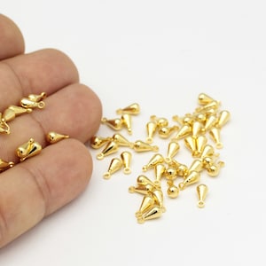 Charms de gota chapados en oro de 4 x 8 mm, mini colgante de gota, charms de gota, cuentas en forma de lágrima, cuentas en forma de gota chapadas en oro, accesorios para pulseras, 10 piezas, ALT-23