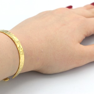 24 k glänzend gold vergoldet gehämmert Armreif, von Hand gemacht Armband, verstellbares Armband, Manschette Armreif, poliert Armband, 1 Stk, (6x155mm), BLZ-5