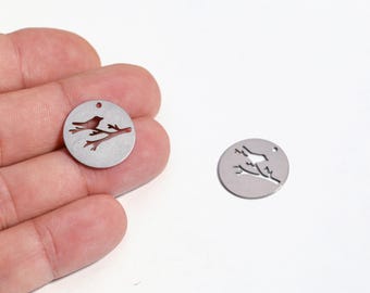Stainless Steel Bird Pendant, Round Bird Silhouette Charm, Animal Findings, Circle Bird Pendant for DIY Bracelets or Necklaces, LZ-1191-5