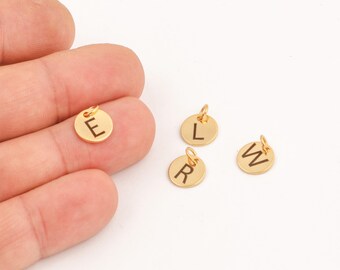 10 mm 24-karaats vergulde initiaalbedels, gegraveerde letterhangers, gepersonaliseerde alfabetbedels, letterschijven, bedel voor doe-het-sieraden, ALT-1451