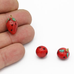 Hand Made Murano Glass Strawberry Charm, Lampwork Fruit Pendant, Strawberry Murano Glass Charms, Murano Glass Findings, 1 Pcs, GEM-393