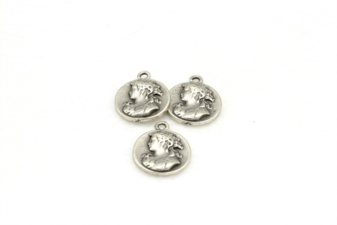 2x Egyptian Queen Pendants – Antique Silver Tone, WT76, Handmade Style, Vintage Look