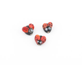 12 x 12 mm handgjorda nyckelpigapärlor i Murano-glas, djurpärlor i Murano-glas, små nyckelpigaberlocker i Murano-glas, tillbehör i Murano-glas, 1 st, GEM-187