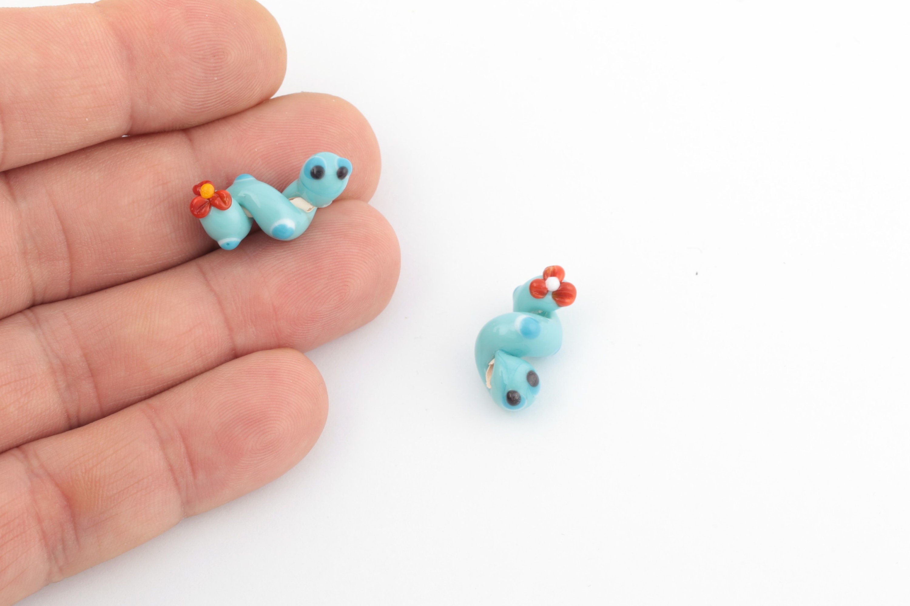 11x21mm Hand Made Murano Glass Caterpillar Beads, Murano Animal Beads, Tiny Caterpillar Glass Charms, Murano Glass Findings, 1 Pcs, GEM-203