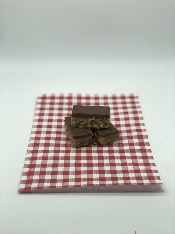 Duplex Checked Foodgrade 50gsm Tissue Sheets - Red with removable hygiene sheet