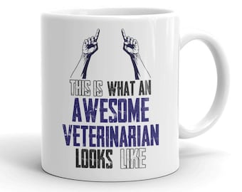 VIROSA Funny Vet Nurse Mug – “This is What an Awesome Veterinary Nurse Looks Like” – Gift for Animal Lovers – 11oz Ceramic Mug