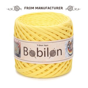 Op de afbeelding: Een gele bol T-Shirt Yarn van Bobilon. Het garen is gemaakt van gerecyclede T-shirts en is perfect om te haken of breien.