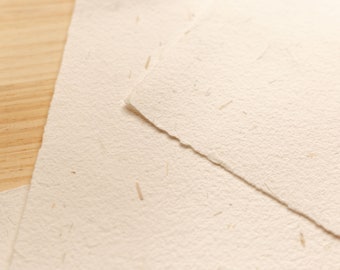 Papier czerpany ze słomką / Papier ekologiczny z recyklingu / Papier bawełniany formatu A4 / Papier typu kraft / Papier na zaproszenia